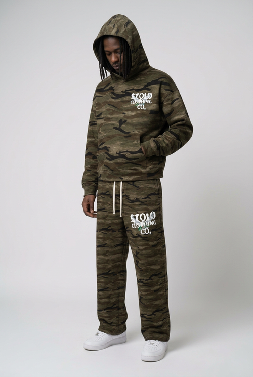 Camo set three-quarter front view