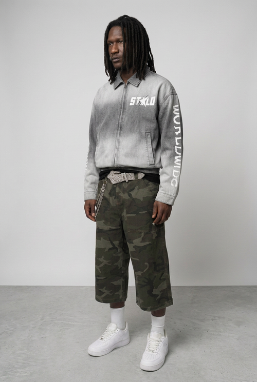 Light-grey jacket three-quarter with camo shorts