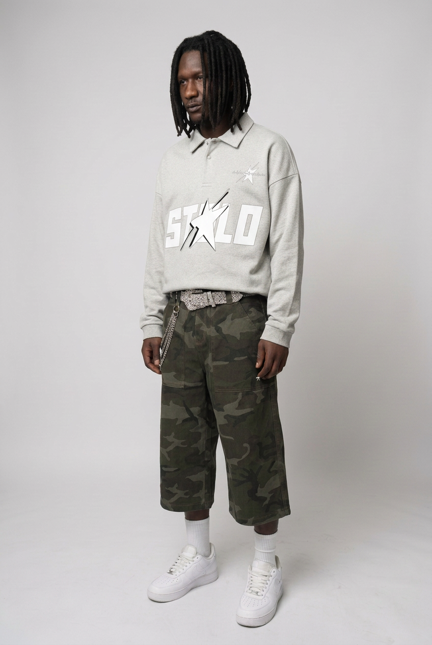 Light-grey polo three-quarter